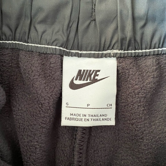 Nike Women’s Pinstripe Black Thermal Joggers – Size Small very warm and soft - Picture 13 of 15